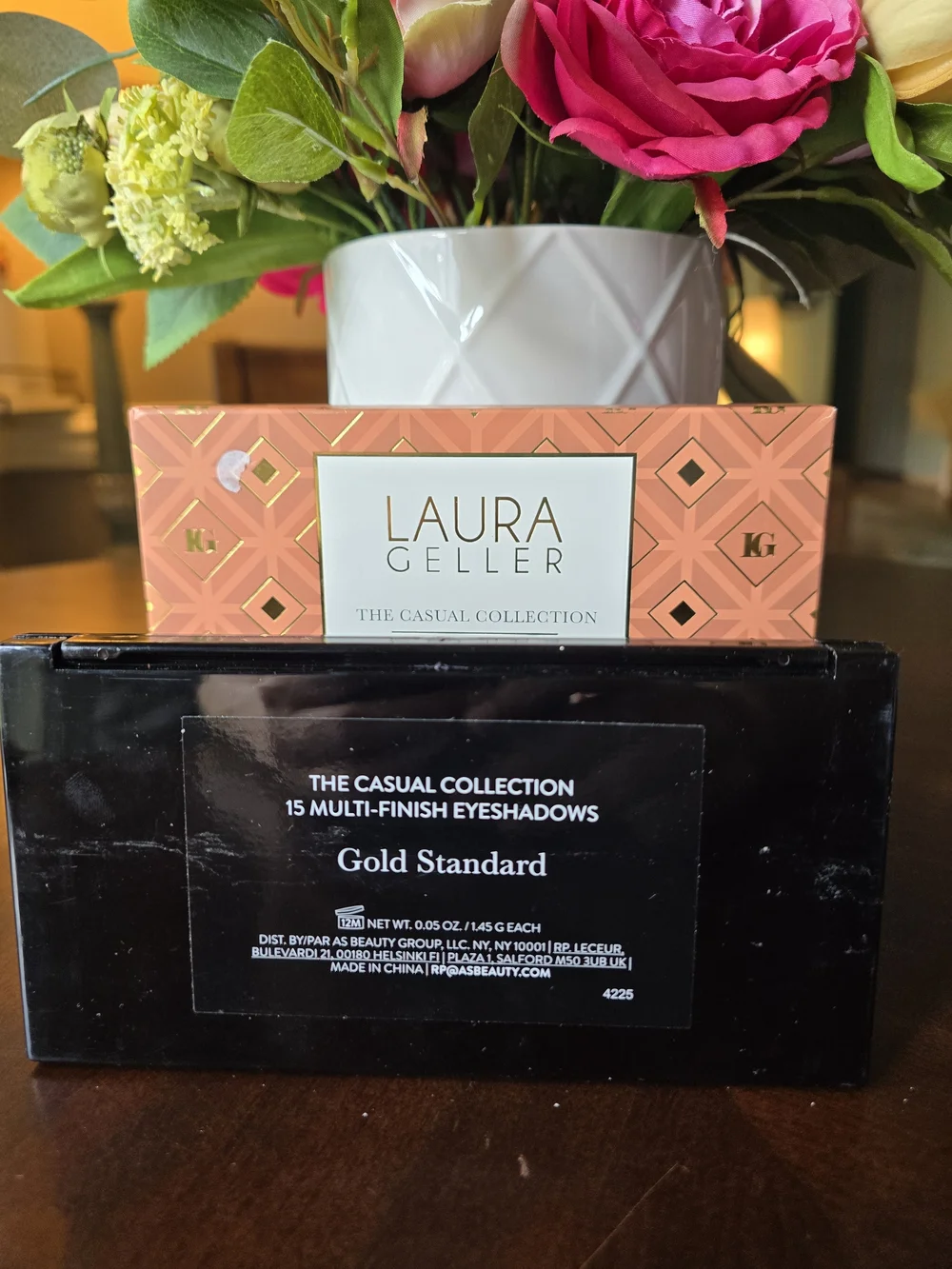 LAURA GELLER The Casual Collectiom Gd Standard 15 Multi-finish Eyeshadows NIB